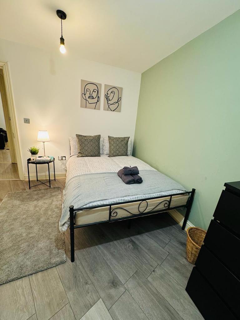 Willesden J Guest Home 4 Лондон Экстерьер фото