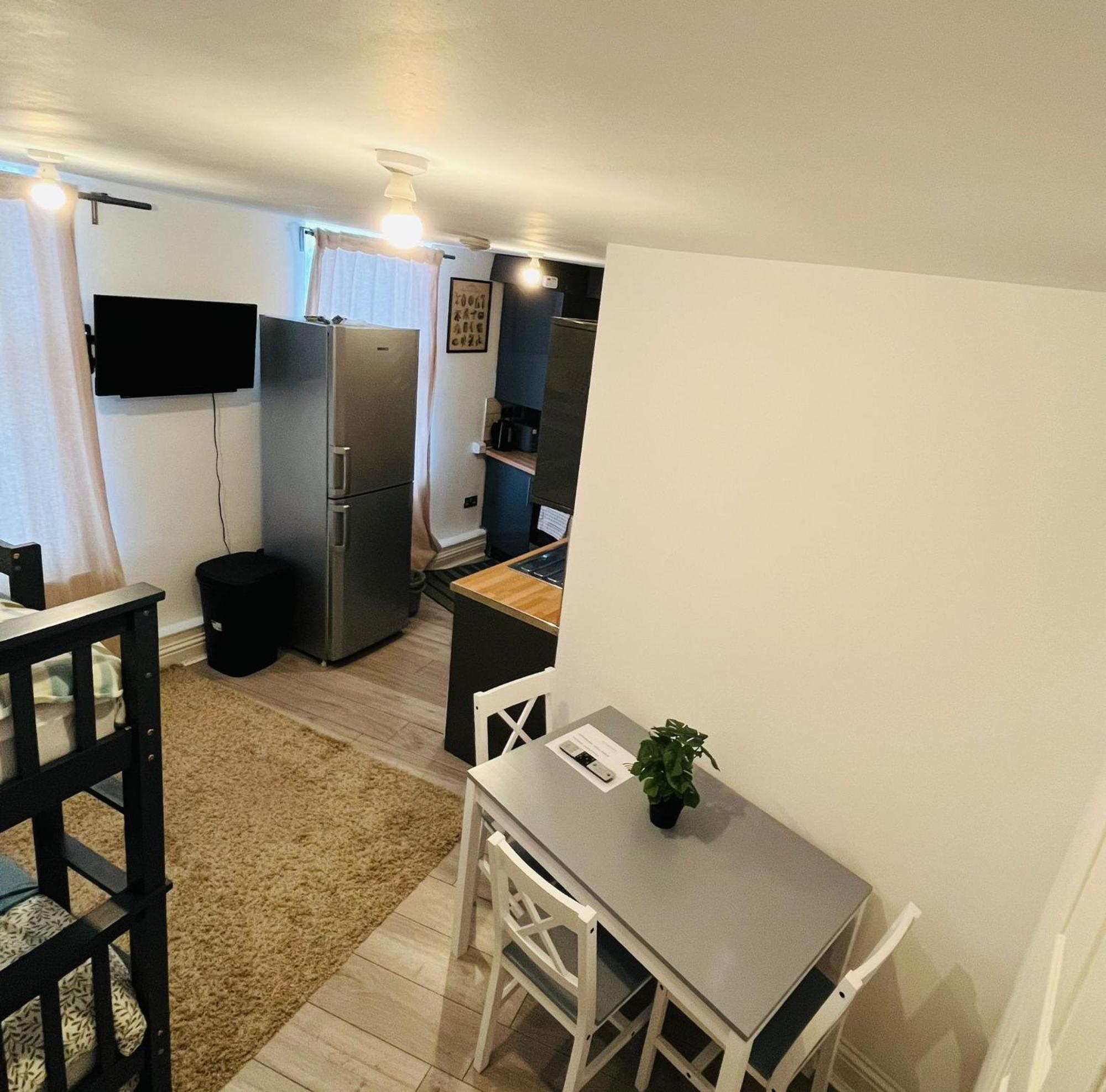 Willesden J Guest Home 4 Лондон Номер фото
